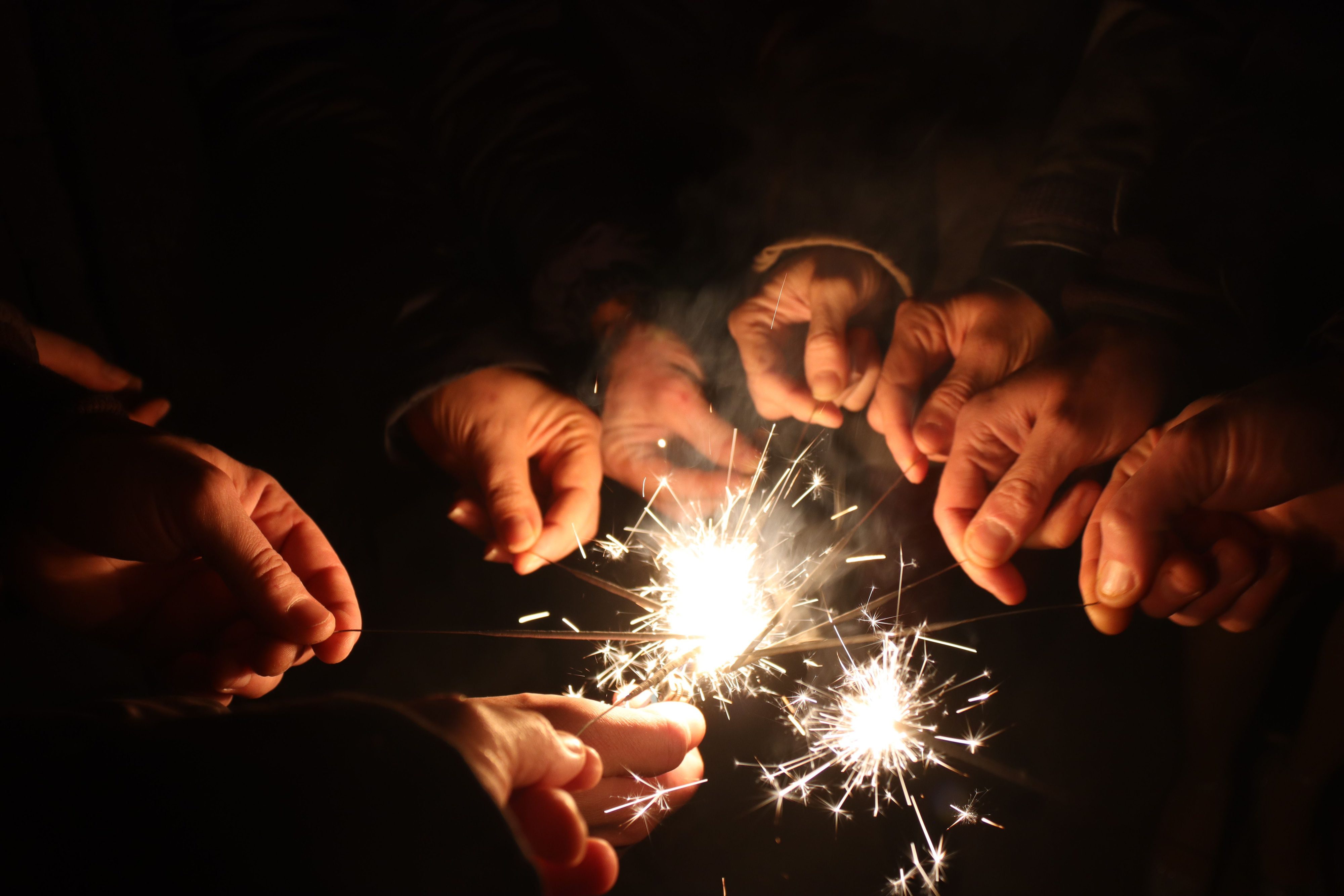 https://edwards-godding.transforms.svdcdn.com/production/images/uploads/images/Sparklers.jpg?w=4000&h=2667&auto=compress%2Cformat&fit=crop&dm=1793101253&s=ae367a2e9e4386867834df543182591d